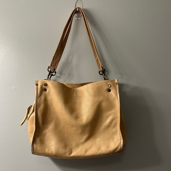 Elegant Tan Shoulder Bag - Picture 1 of 5
